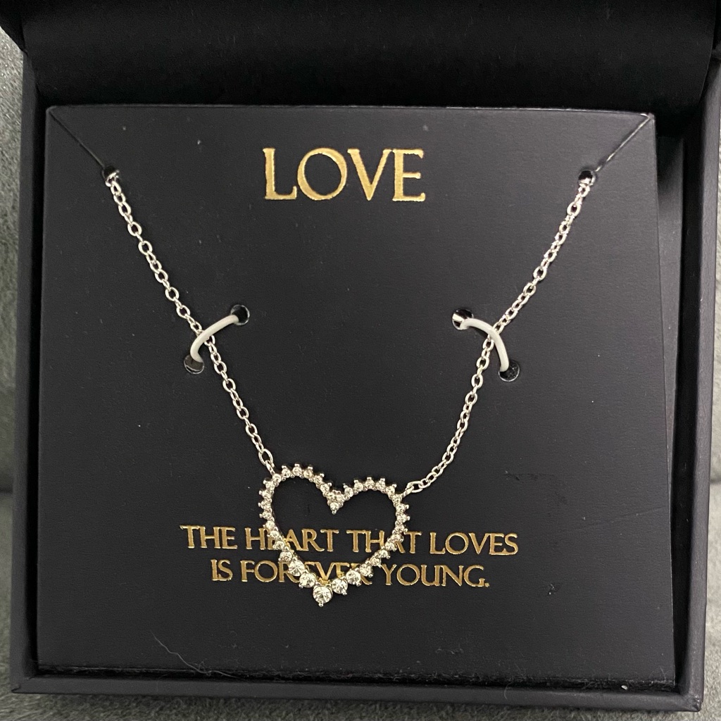 Brilliance Genuine Crystal Heart Fine Silver Plated Necklace New Msrp 50 35$
